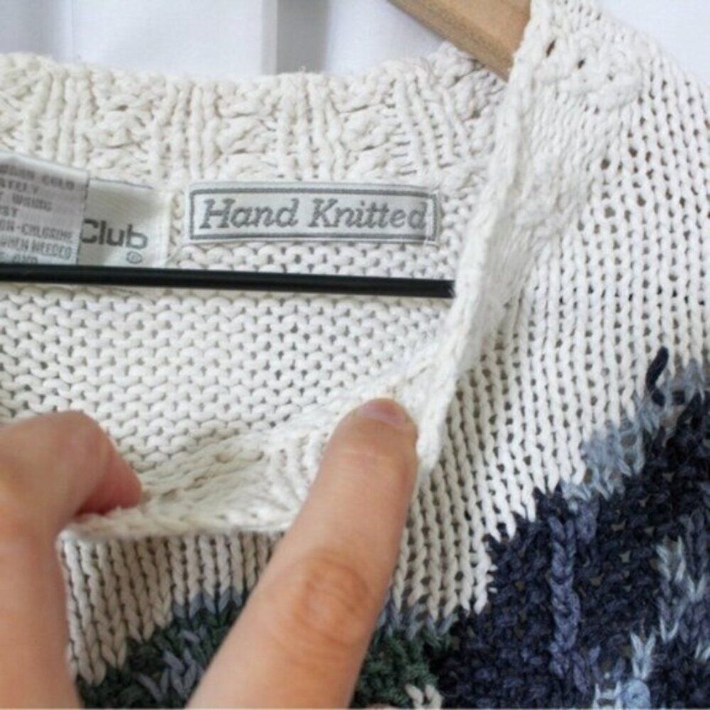 Vintage Hand Knit Long Sleeve Crew Neck Blue and Cream Floral Sweater Medium - Picture 7 of 8